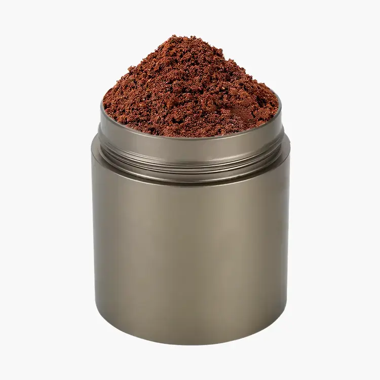 Contenedor metálico del Molinillo Manual Sweenuts Pro con café molido fresco